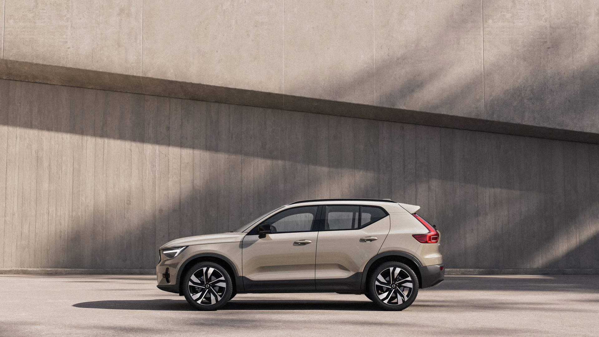 volvo-xc40-mild-hybrid-overview-exterior-gallery-01-16x9-1