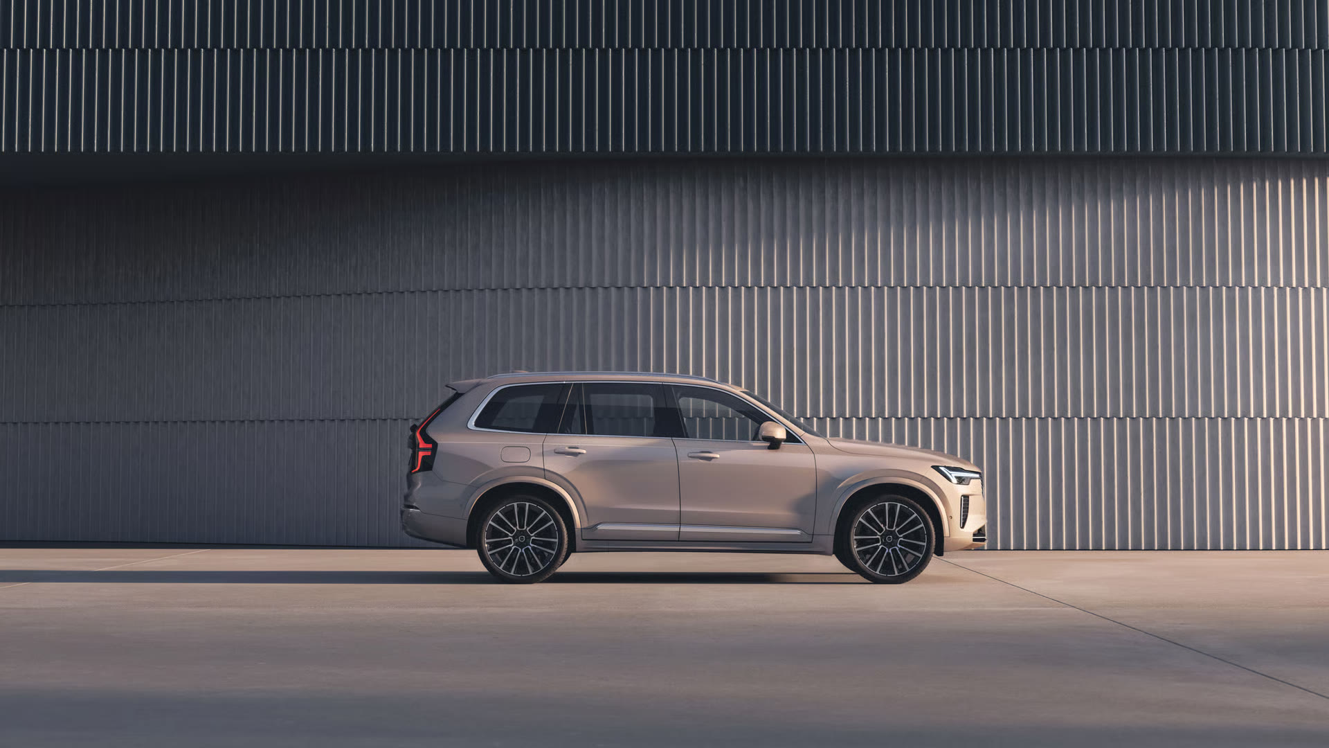 volvo-xc90-mild-hybrid-overview-exterior-gallery-01-16x9-1
